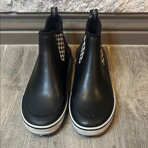 Hush Puppies Black Rain Boots with Slip-On Design and Thick Sole